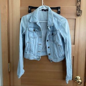 CROPPED LIGHTWASH DENIM JACKET